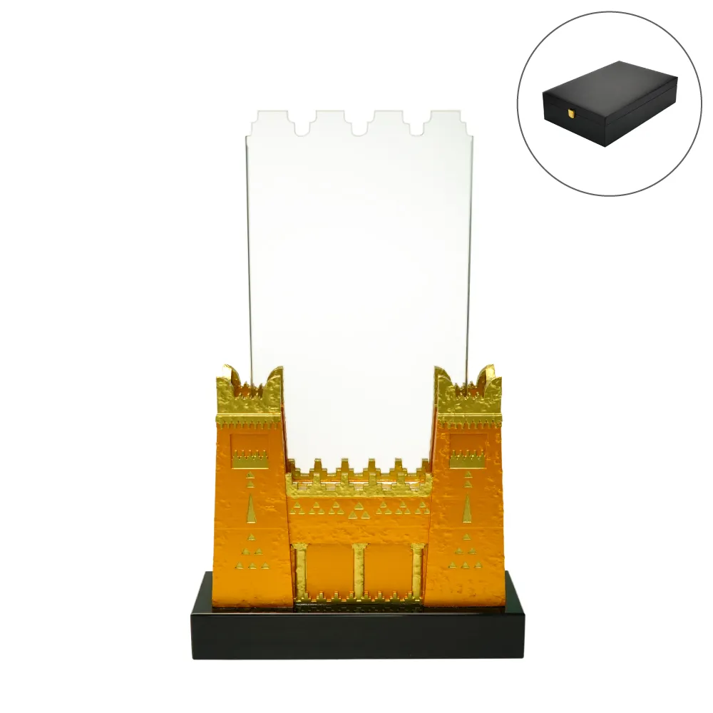 Castle-Design-Crystal-Award-CR-30-Main.webp Castle Design Crystal Award in Black Presentation Box - Image 1